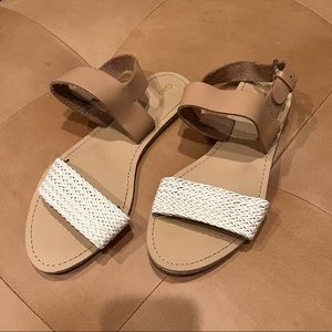 Gap sandals in great condition size 9